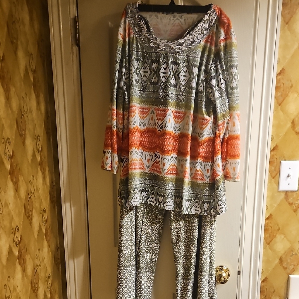 Colorful Geometric Patterned Tunic And Pants Set - image 1